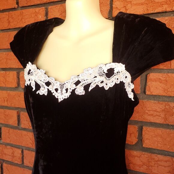 Vintage Roberta Black Velvet Maxi Dress 26" Waist White Bow Beaded Lace - Picture 2 of 14
